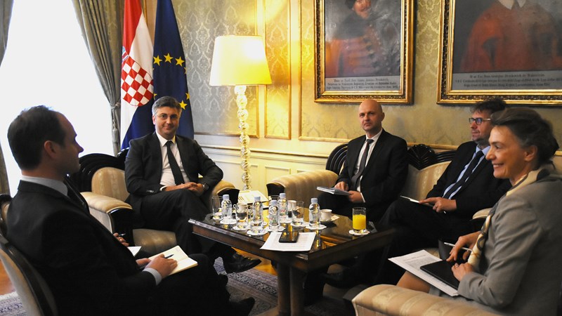 Predsjednik Vlade Andrej Plenković s predstavnicima hrvatske nacionalne manjine u Republici Srbiji  